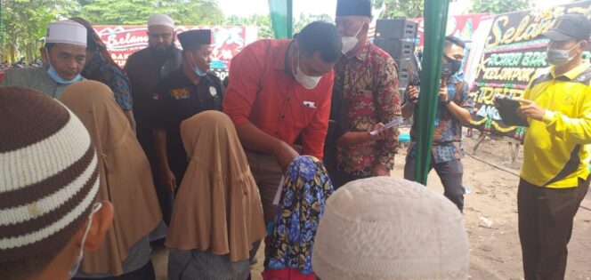 
 Ketua Amphiwi Wilayah Sumut menyerahkan Santunan Untuk Anak Yatim Piatu