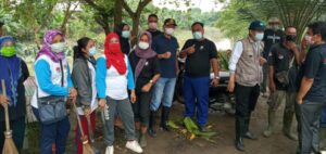 Memperingati HUT-RI75 Lembaga Amphibi Sumbar melakukan Giat Bersih Batang ARau