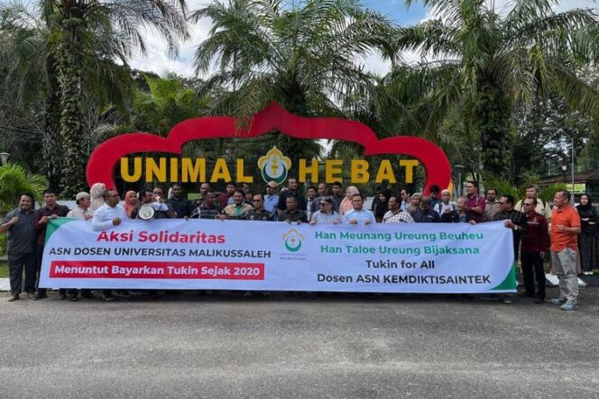 
 Dosen Universitas Malikussaleh Demo Desak Prabowo Tuntut Pencairan Tukin