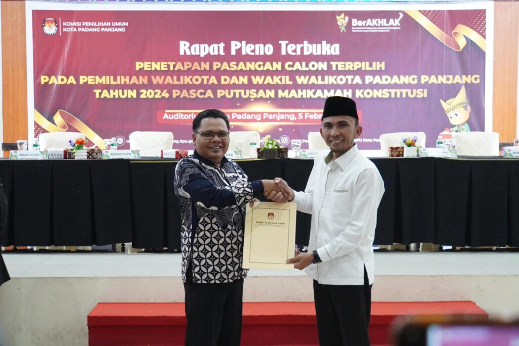 KPUD Padang Panjang Tetapkan Hendri Arnis-Allex Saputra sebagai Wako-Wawako Terpilih